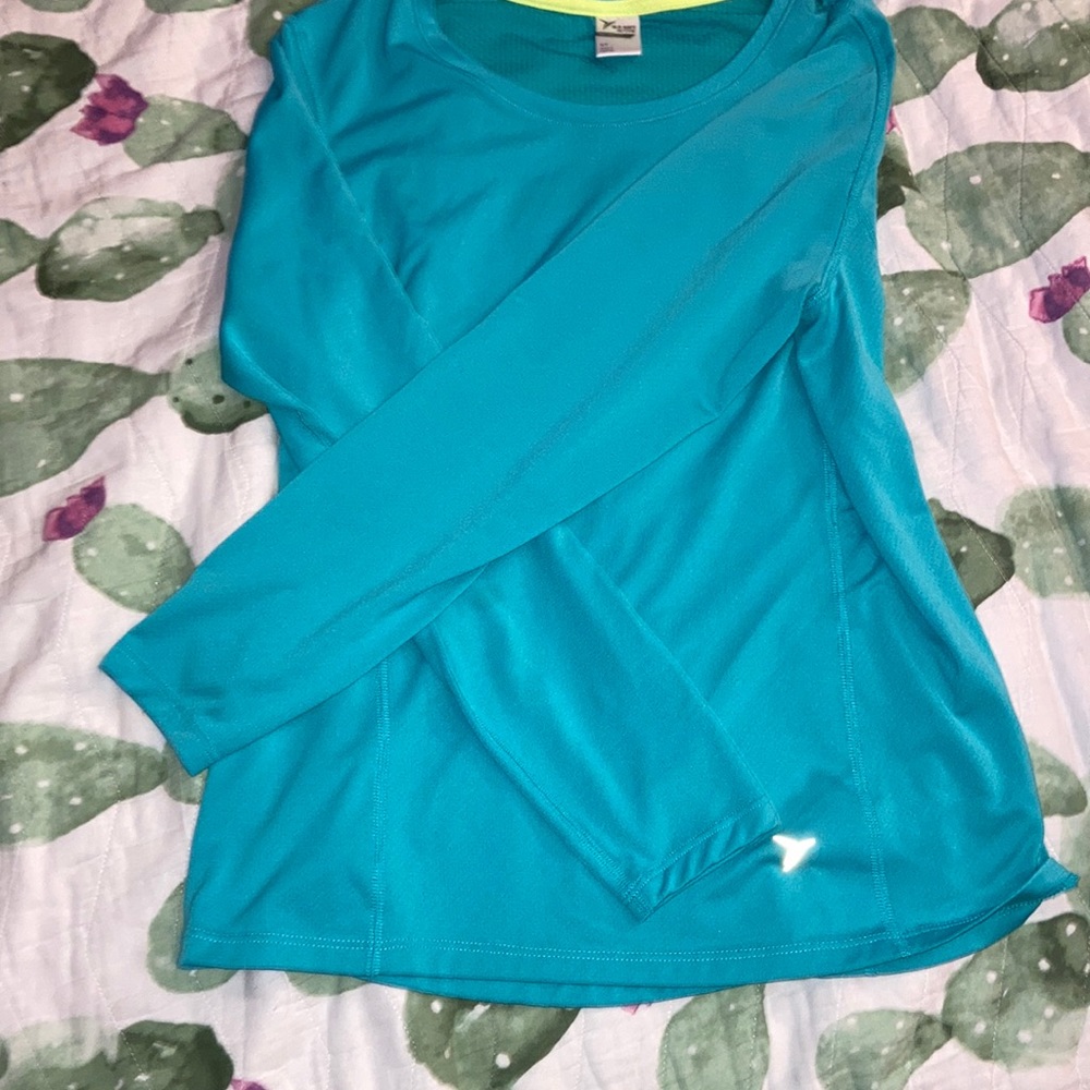 Activewear Long Sleeve Shirt never worn